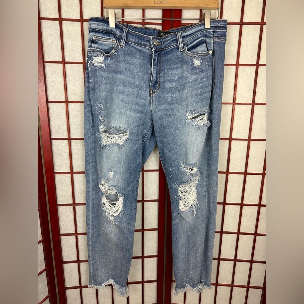 Judy Blue Light Medium Wash Distressed Boyfriend Jean Chewed Hem High Rise 32